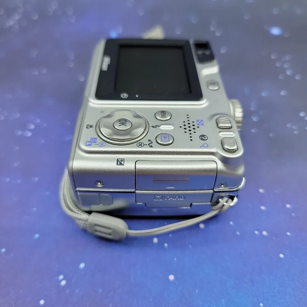 Nikon Digital Camera‎ Coolpix 5900 5.1MP Silver - Zoom Not Working